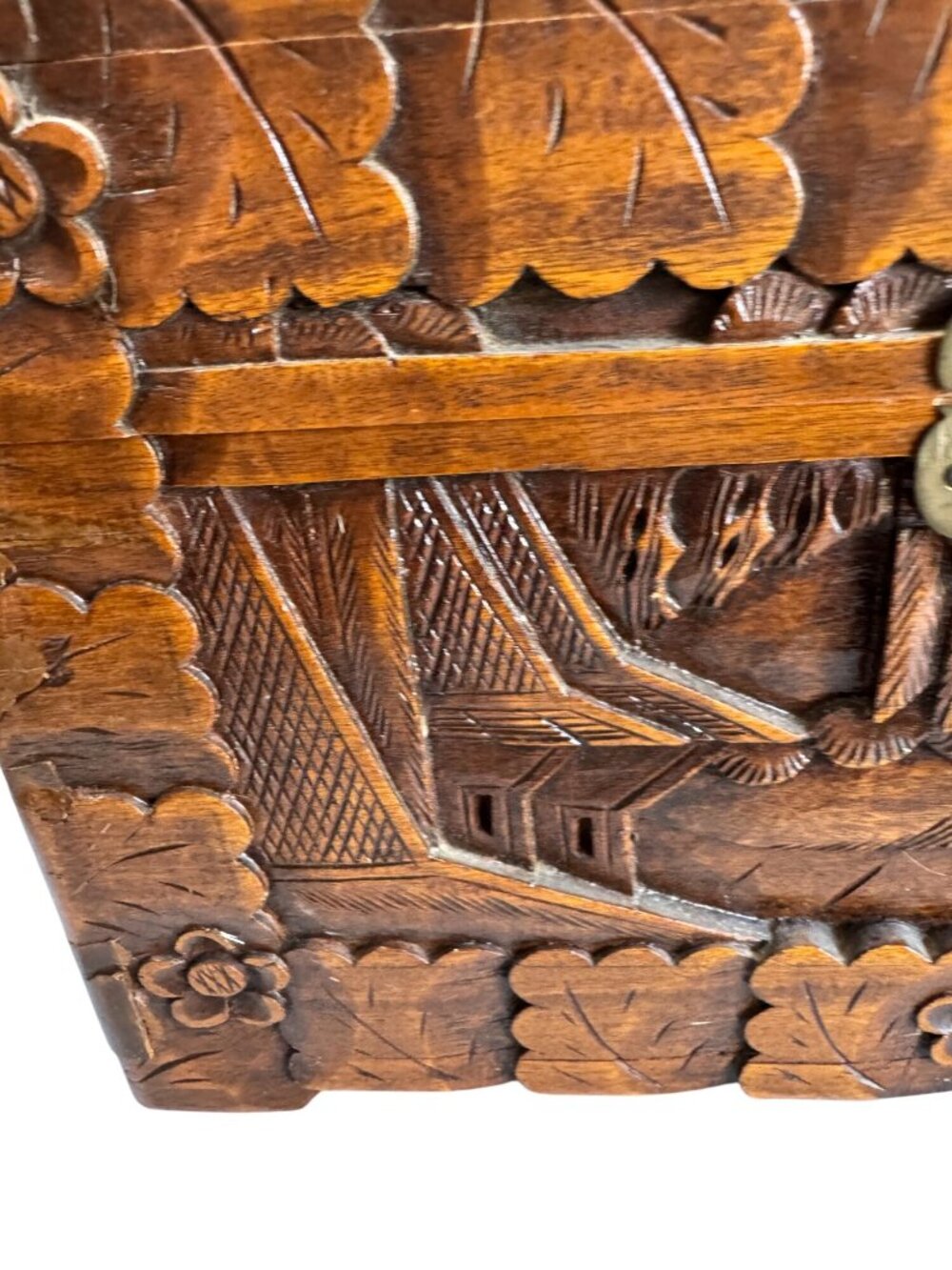 Vintage Camphor Wood Asian Village Scene Tribal Folk Art Storage Box 12" - Picture 6 of 13